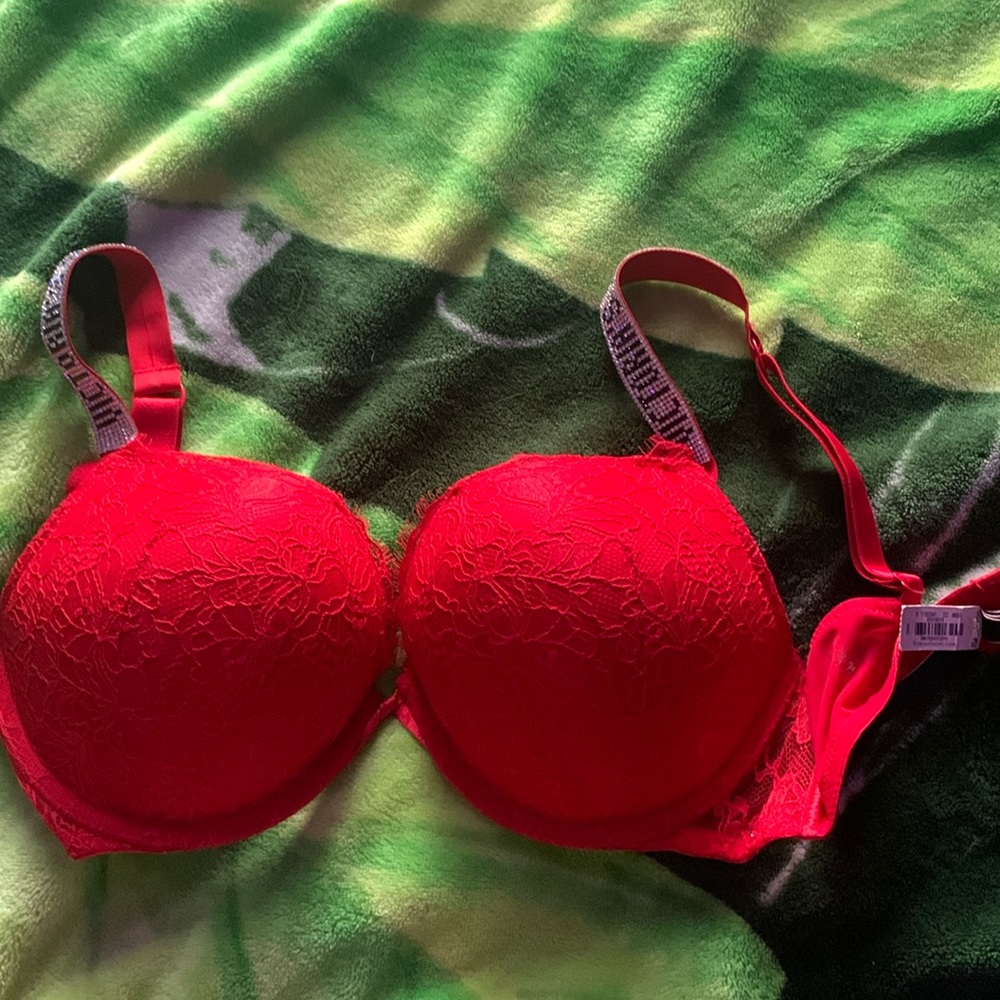 Victoria’s Secret bra has never been worn and has double push up